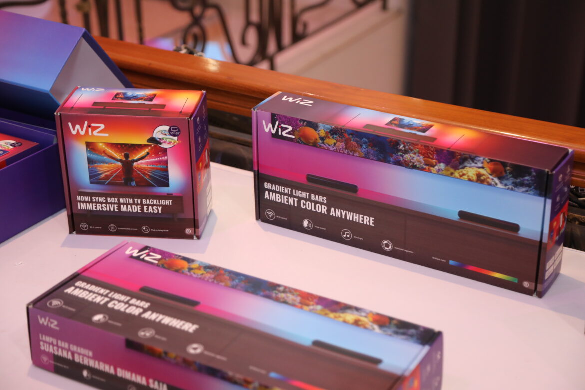 7. Display Product WiZ TV Sync Lights dan Gradient Light Bar